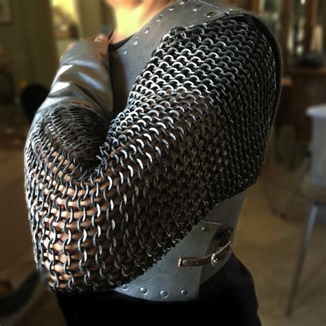 I discovered this amazing and super quick way to "fake" chainmail or scale mail. . Chainmail for cosplay